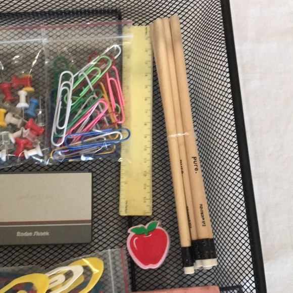 Mesh letter tray and office supplies - Picture 4 of 7